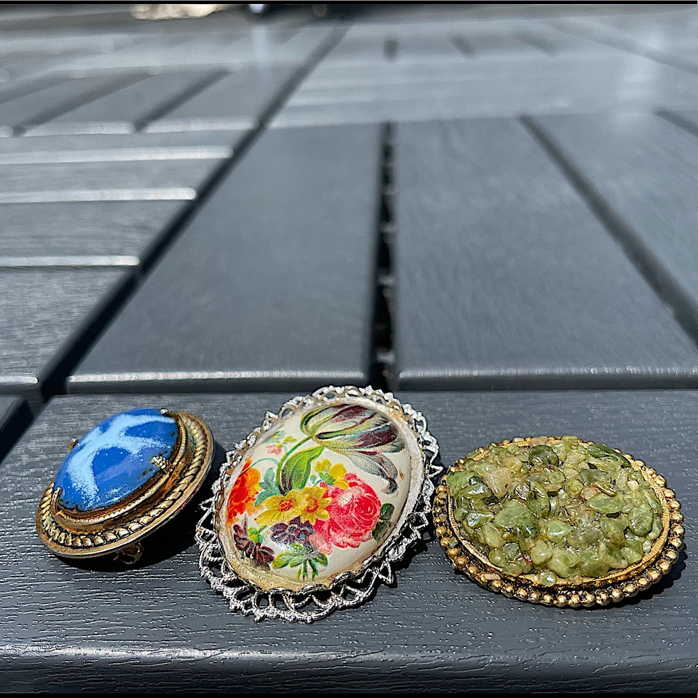Lot of 3 vintage brooches